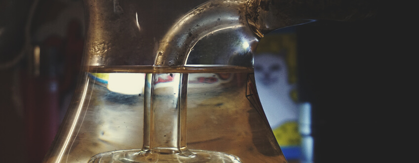¿CON QUÉ FRECUENCIA DEBES LIMPIAR TU BONG, CAZOLETA O PIPA? ¿CON QUÉ FRECUENCIA DEBES LIMPIAR TU BONG, CAZOLETA O PIPA?
