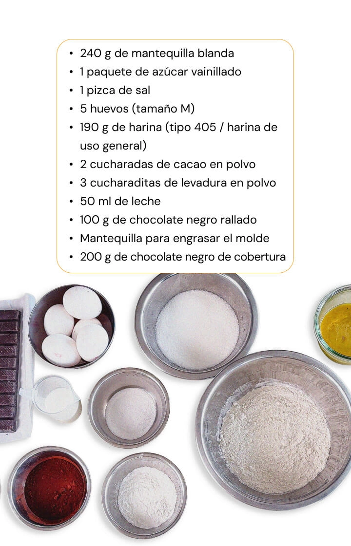Ingredientes para una receta casera de space cake con cannabis con harina, cacao, huevos, mantequilla, leche y chocolate negro