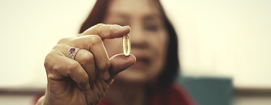 Mujer Tomando Píldora