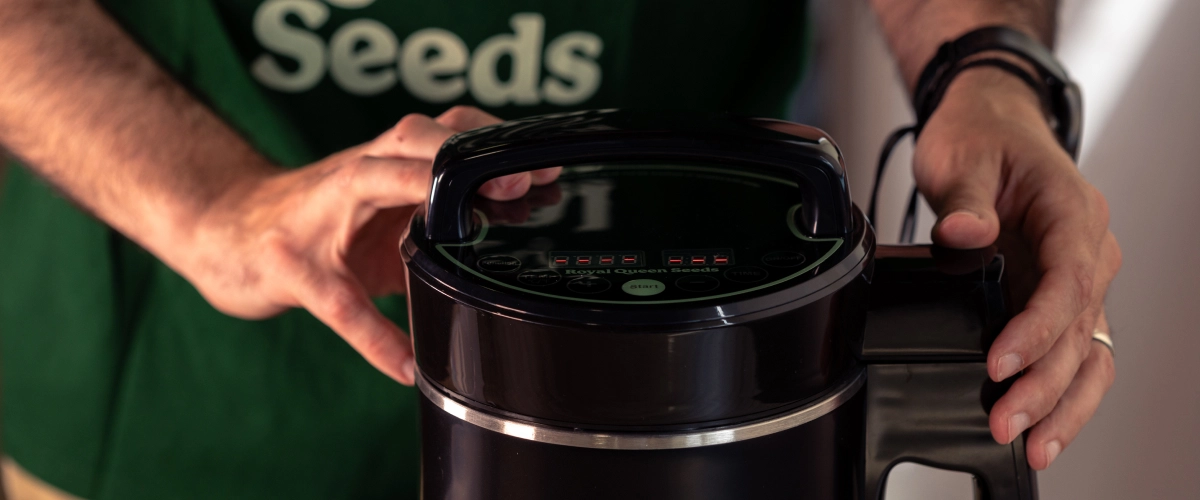 Aprende a iniciar el ciclo de infusión con calor constante para extraer cannabinoides y compuestos aromáticos en el aceite de cannabis.