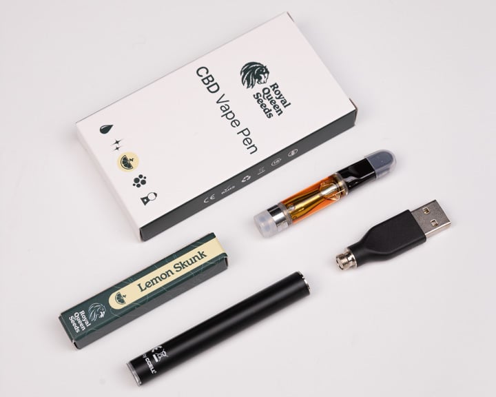 Una caja negra con una etiqueta blanca que dice vape kit y royal gorilla la caja est abierta contiene un bol grafo cartucho cargador usb