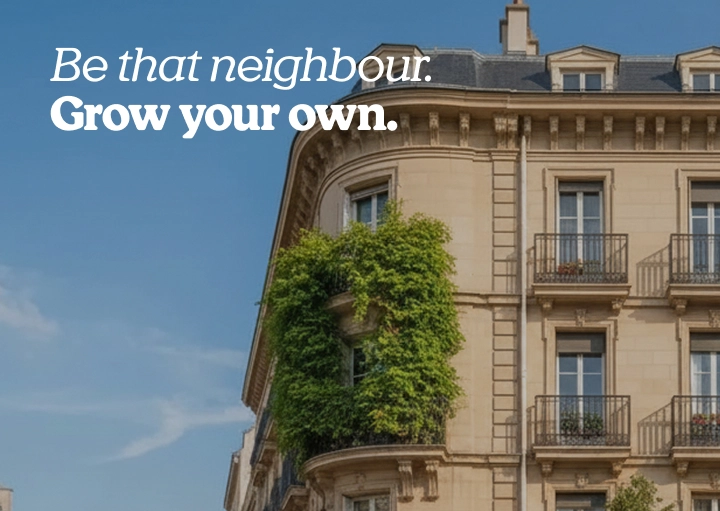 Imagen de la campaña GrowHauzz x RQS mostrando un edificio urbano elegante con vegetación y el mensaje « Be that neighbour: Grow your own. »