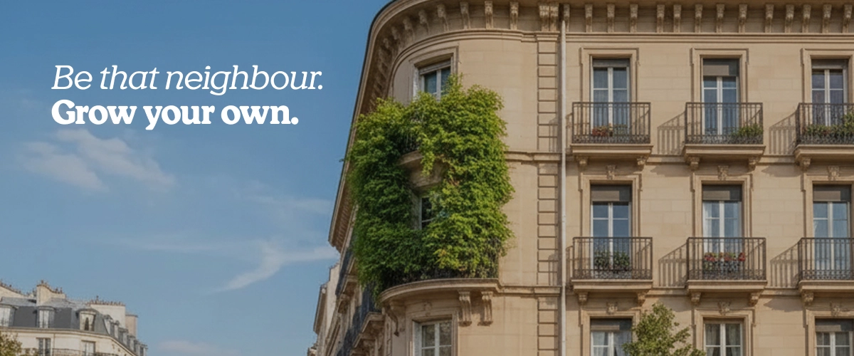 Imagen de la campaña GrowHauzz x RQS mostrando un edificio urbano elegante con vegetación y el mensaje « Be that neighbour: Grow your own. »