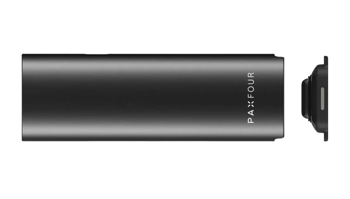 Vista de producto del vaporizador PAX Four en la mano Vaporizador PAX Four sostenido en una mano, mostrando su cuerpo fino y mate, su tamaño compacto y el indicador LED en forma de pétalos en la parte frontal
