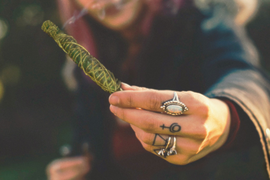 Cómo hacer thai sticks de marihuana