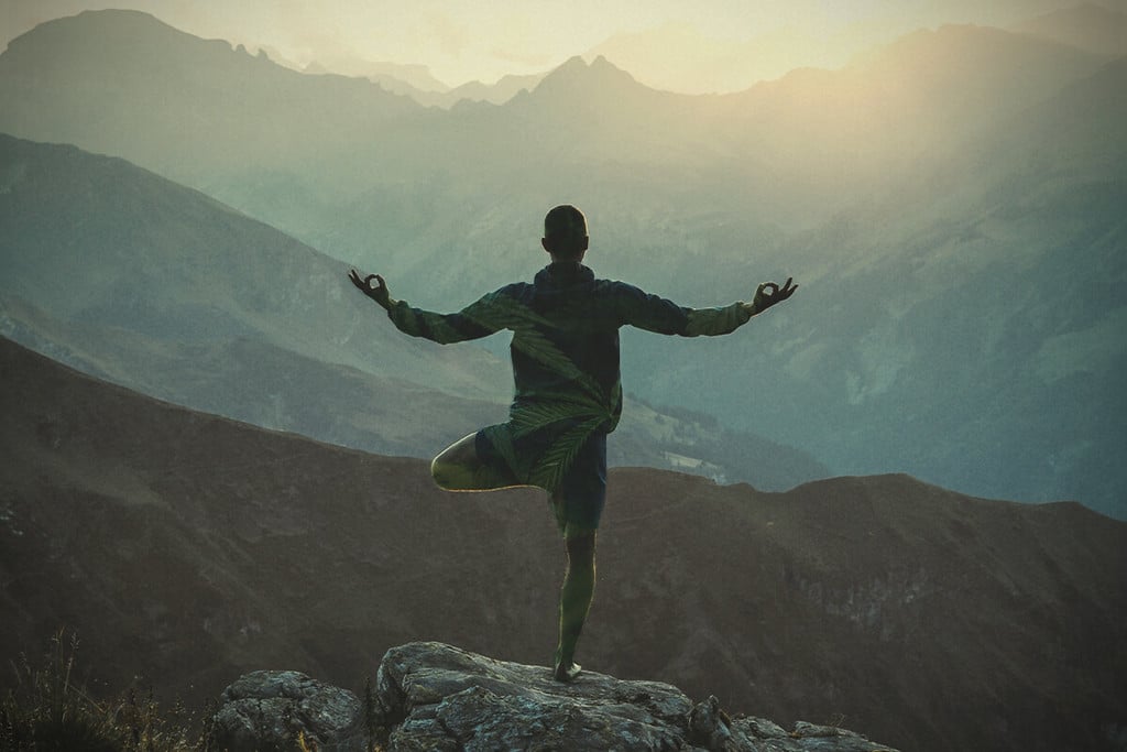 Combinar marihuana y yoga: qué debes saber sobre esta tendencia
