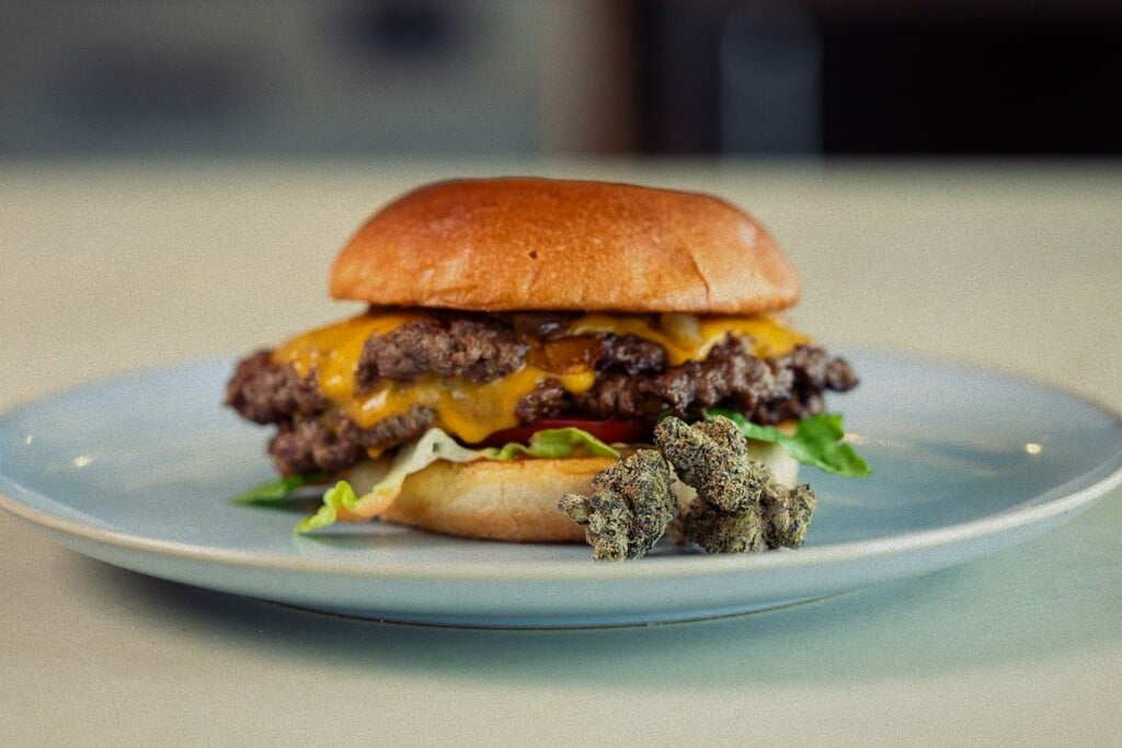 Hamburguesa con cannabis en casa: receta simple con mantequilla infusionada