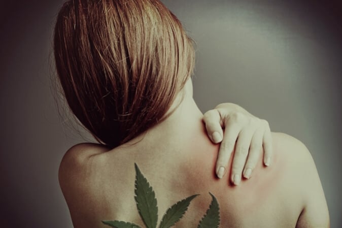 Descubre la relación entre la marihuana y el dolor de espalda